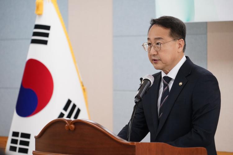 제36대 김인호 산림청장 취임…숲으로 지속가능한 미래 열 것