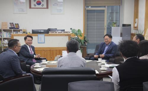 북부지방산림청장, 춘천시장과 재선충병 방제 협력 논의