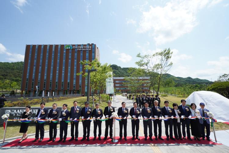 ‘국내 최고층 목조건축’ 문 연다… 산림복지종합교육센터 개소